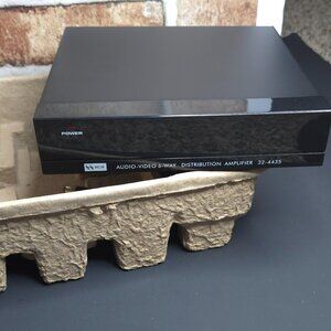 MCM Model 32-4435 Audio/Video 6-Way Distribution Amplifier